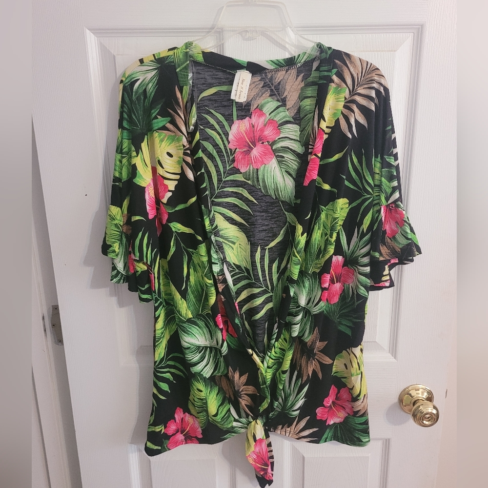 Now N Forever Black Tropical Shirt Blouse